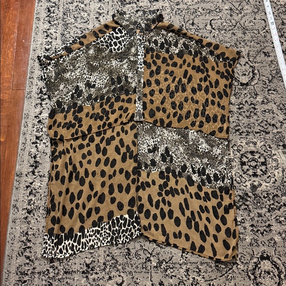 Goddess Wing mixed animal print Patterned Sheer Hi-Low Blouse - Picture 2 of 8